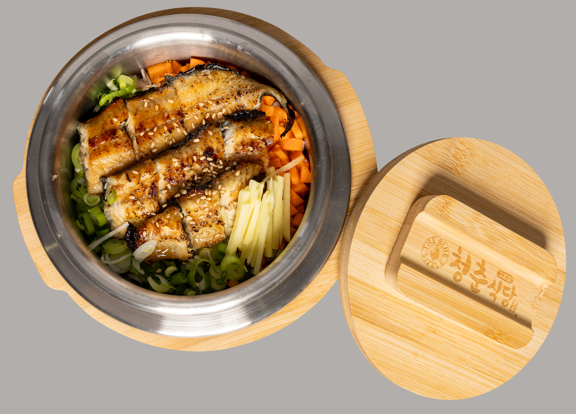Grilled eel rice bowl with vegetables